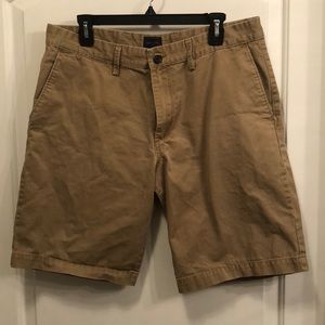 Men’s Gap khaki shorts
